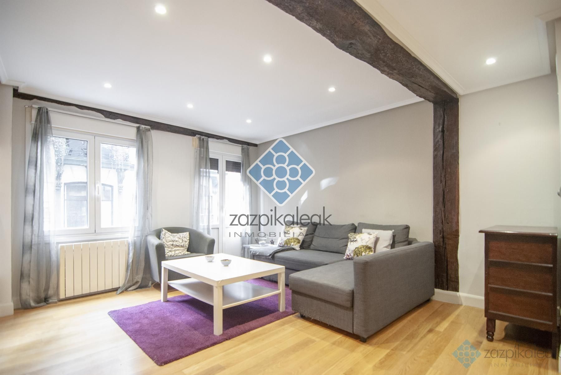 Living room of Flat for sale in Bilbao   with Heating, Furnished and Balcony