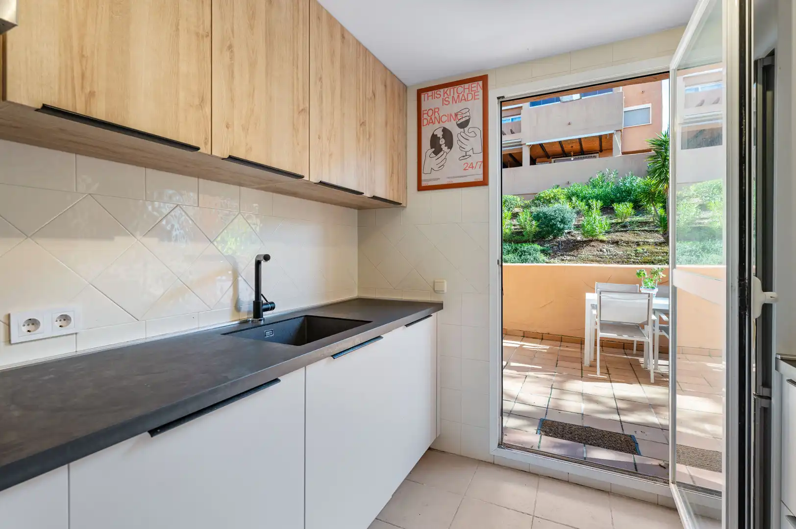 Cuina de Apartament en venda en Marbella amb Terrassa, Traster i Piscina