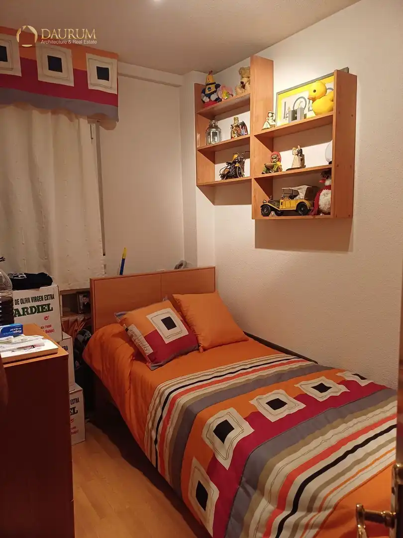 Bedroom of Flat for sale in Fuenlabrada  with Air Conditioner and Heating