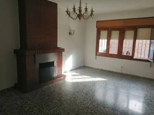Wohnzimmer von Haus oder Chalet zur Miete in Yuncler mit Klimaanlage und Heizung