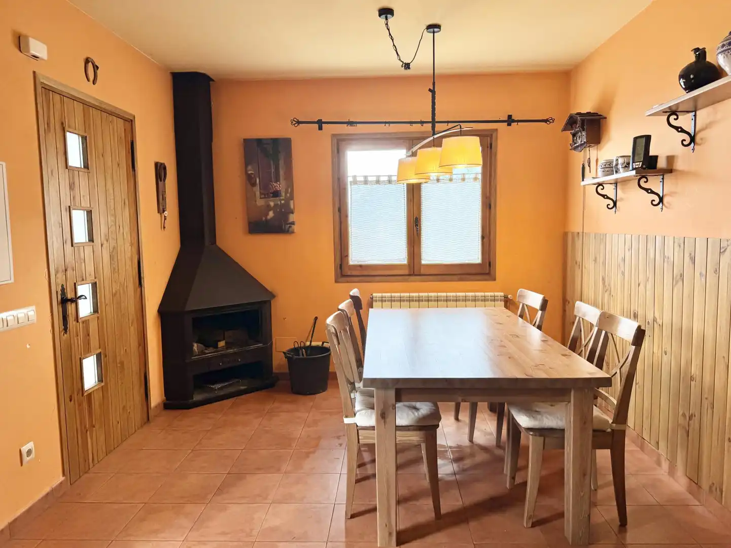 Comedor de Casa o chalet en venta en Castellar de n'Hug con Calefacción, Terraza y Amueblado