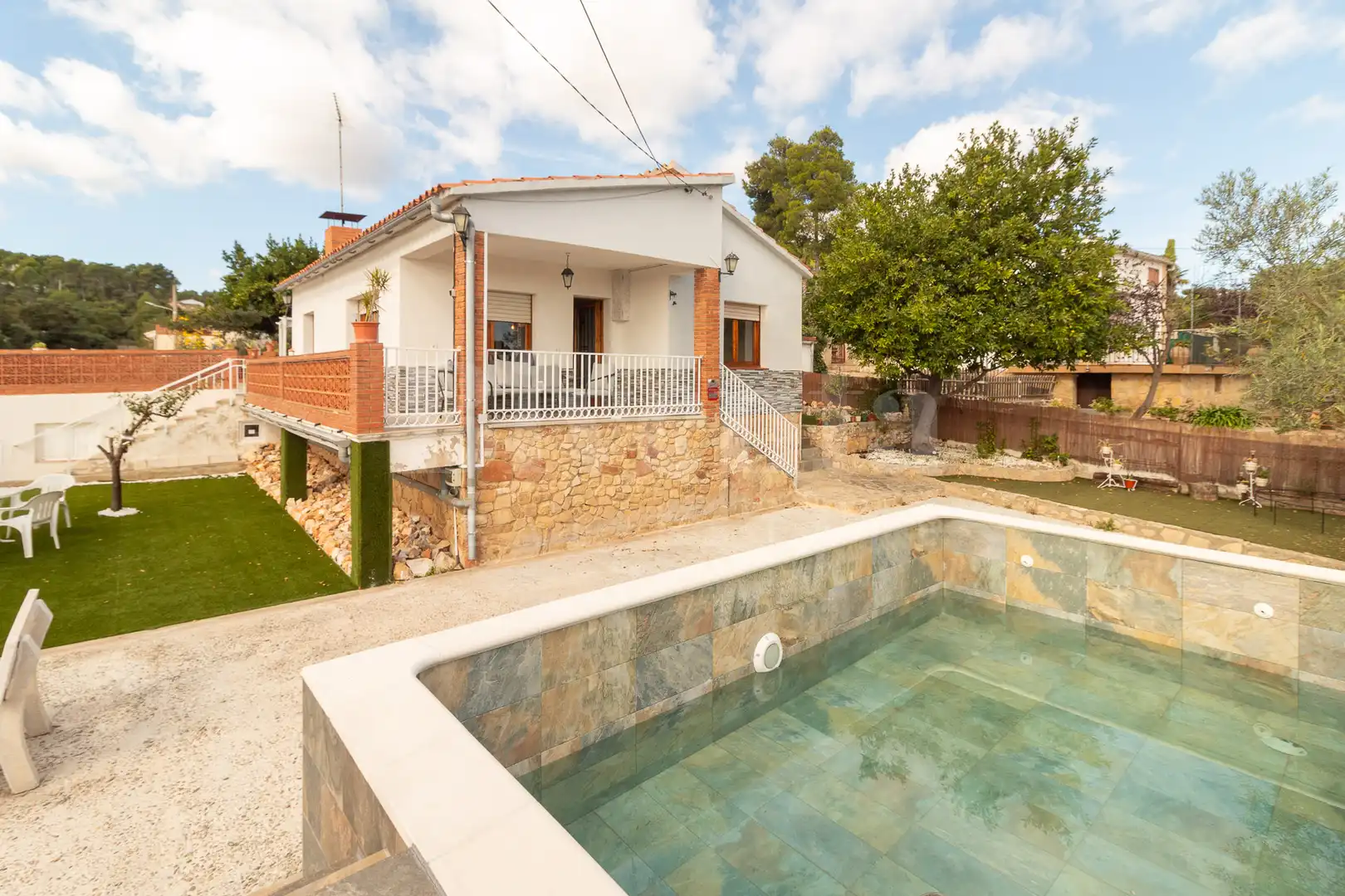 Piscina de Casa o chalet de alquiler en La Torre de Claramunt con Calefacción, Jardín privado y Terraza