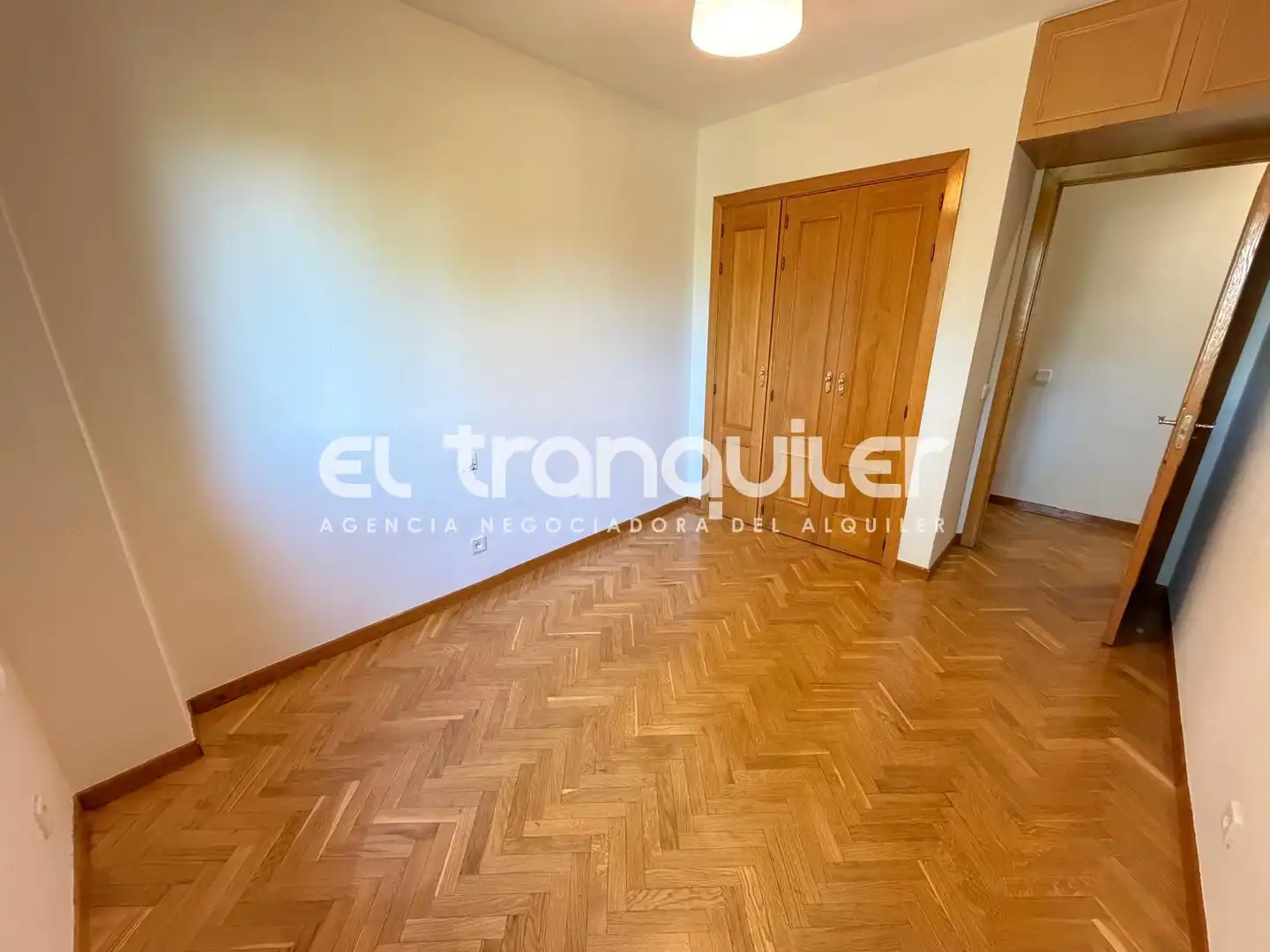 Flat for rent in Madrid  with Parquet flooring, Terrace and Swimming Pool