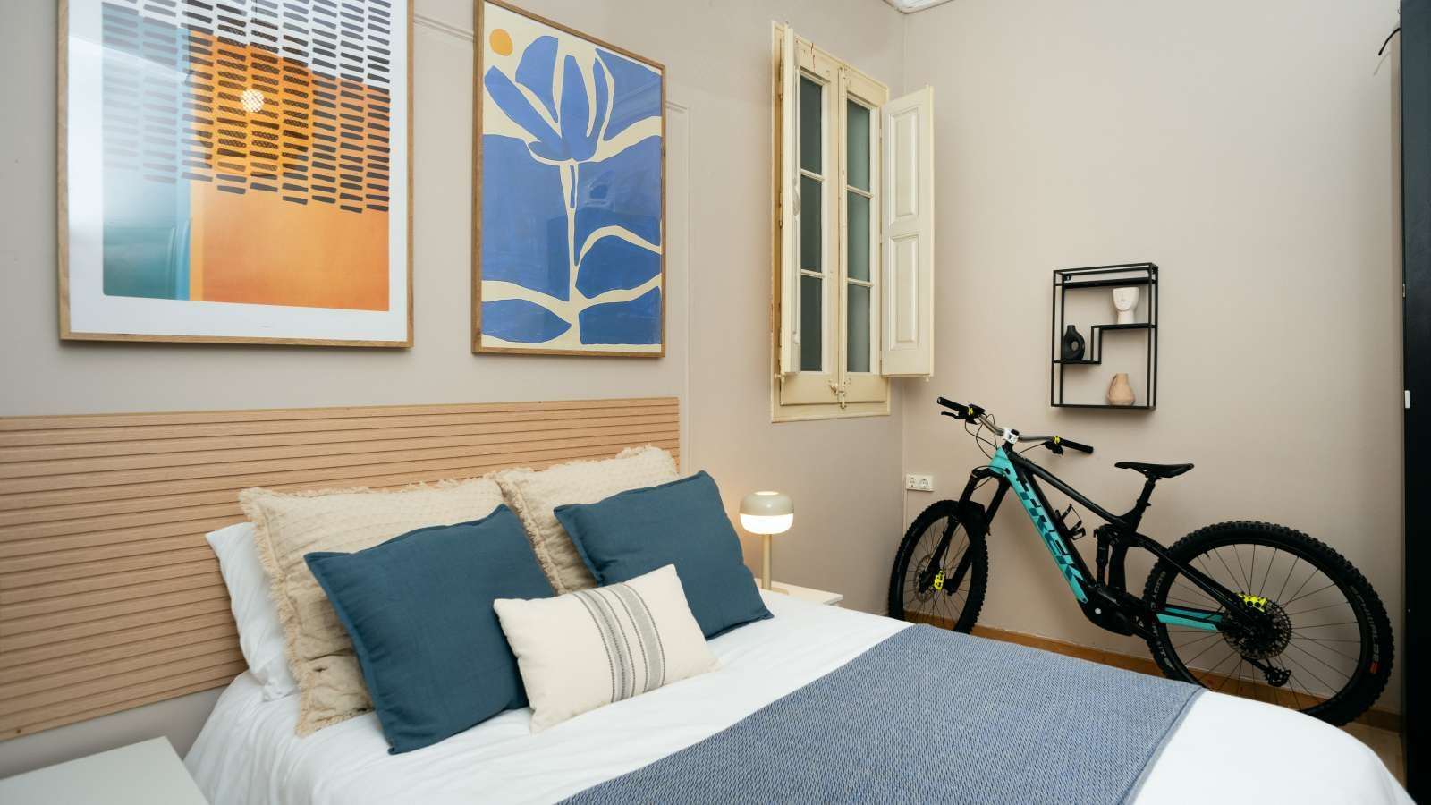 Bedroom of Flat to share in  Barcelona Capital  with Air Conditioner, Heating and Terrace