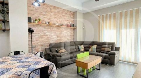Adosado moderno con piscina, terrazas y placas solares en Benicalap