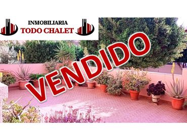 Adosado con jardín en venta en Calle Enrique Granados