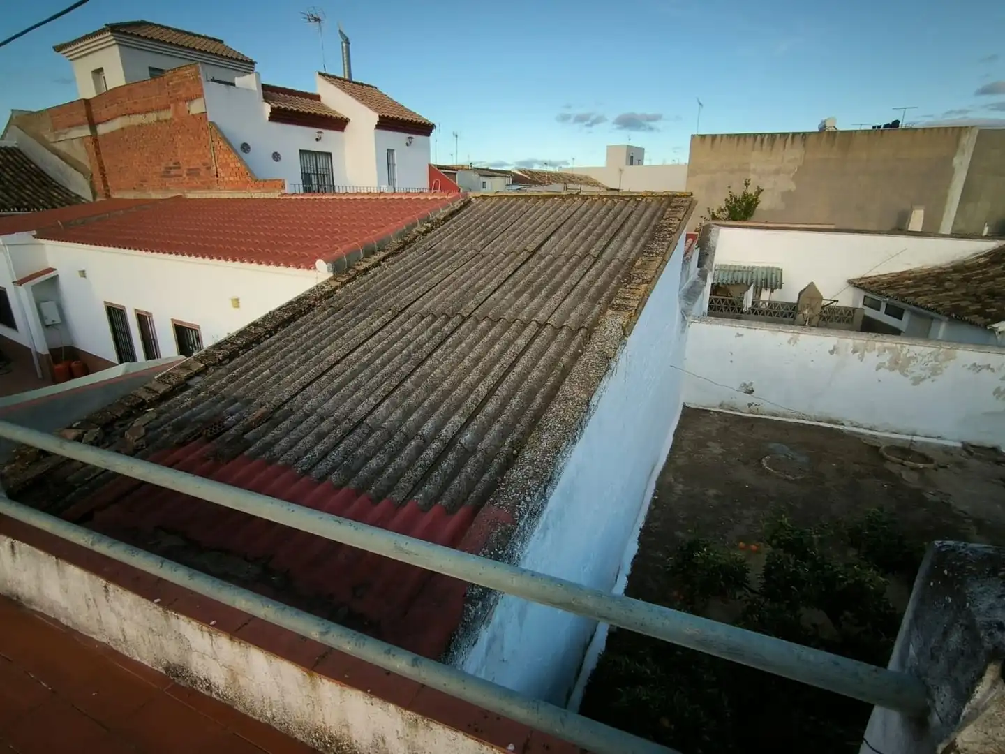 Vista exterior de Casa adosada en venda en Alcolea del Río