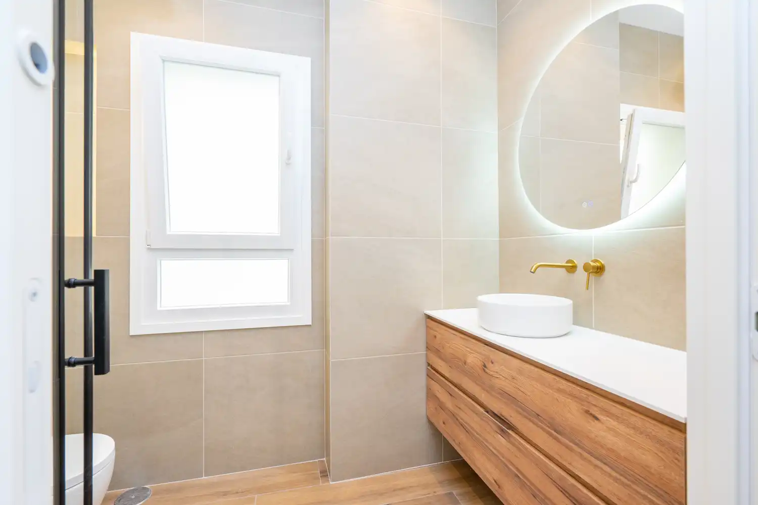 Badezimmer von Wohnung zum Verkauf in Madrid mit Klimaanlage und Terrasse