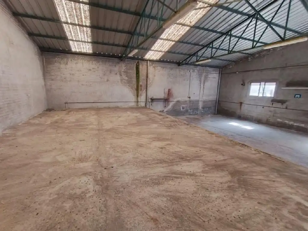 Nau industrial en venda en La Puebla de Montalbán