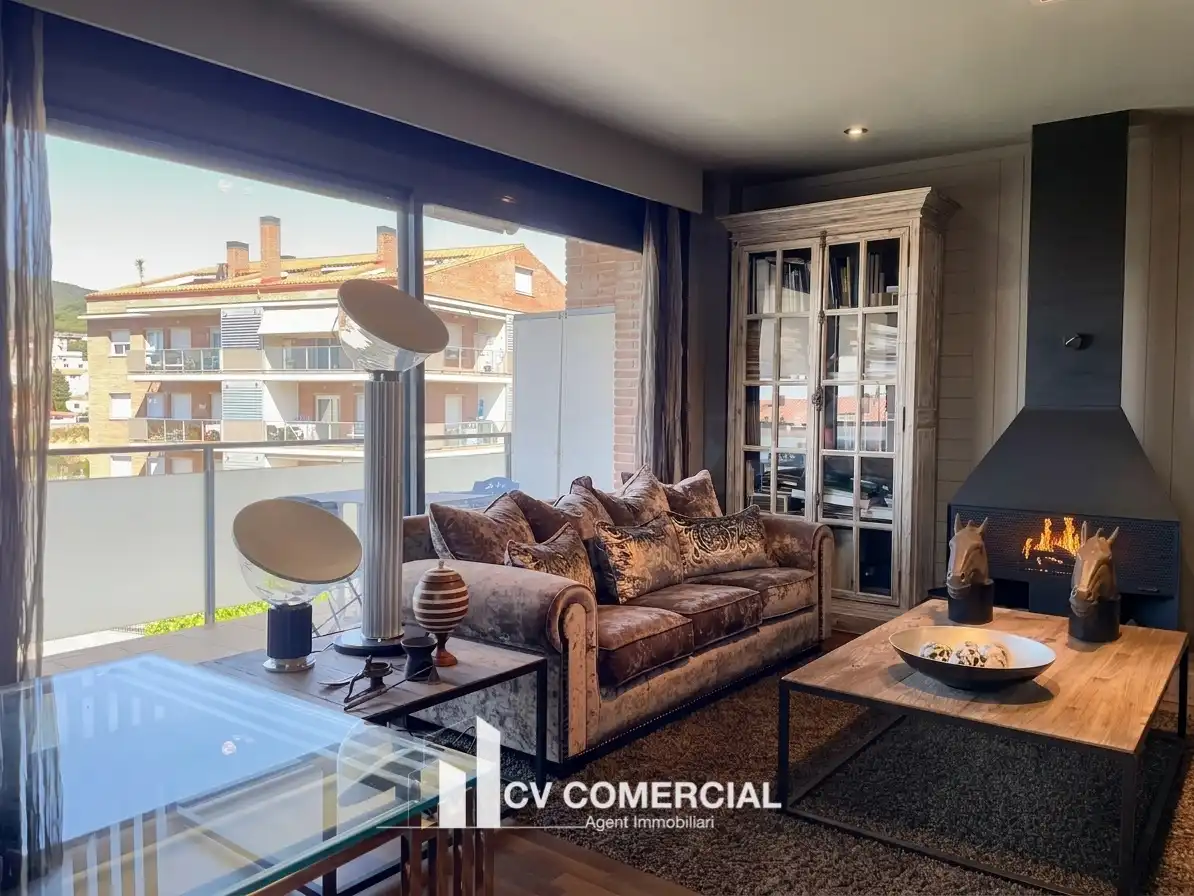 Sala de estar de Ático en venta en Tiana con Aire acondicionado, Calefacción y Parquet