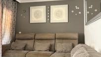 Sala d'estar de Apartament en venda en Estepona amb Calefacció, Jardí privat i Piscina comunitària