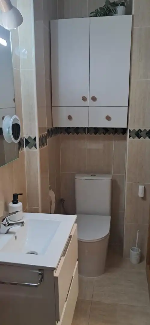 Badezimmer von Erdgeschoss zur Miete in Pilar de la Horadada mit Klimaanlage, Terrasse und Möbliert