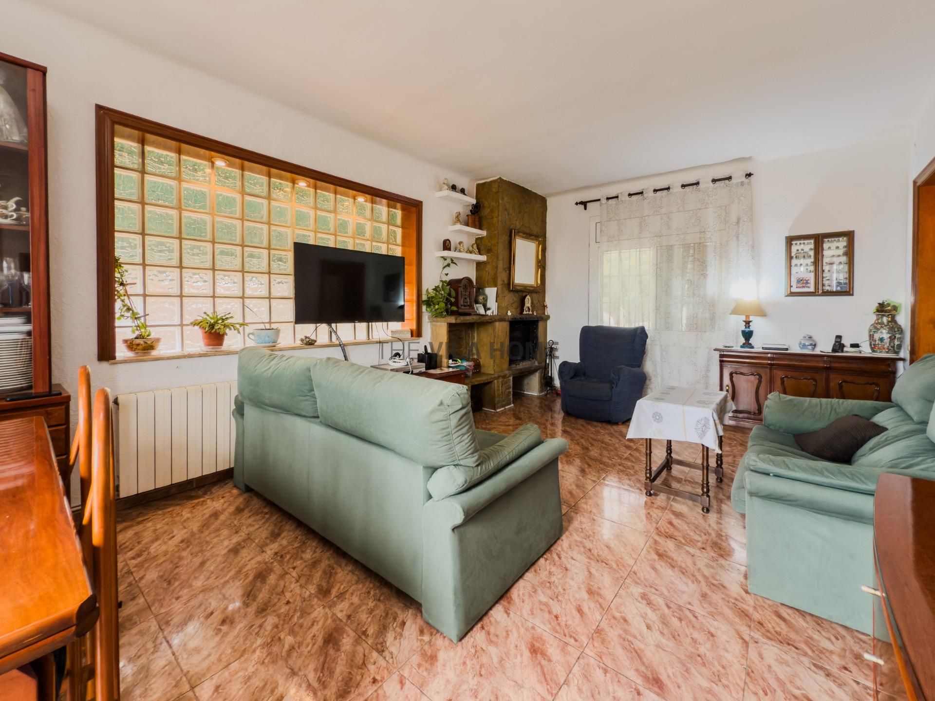 Living room of House or chalet for sale in Vilanova i la Geltrú  with Private garden, Terrace and Swimming Pool