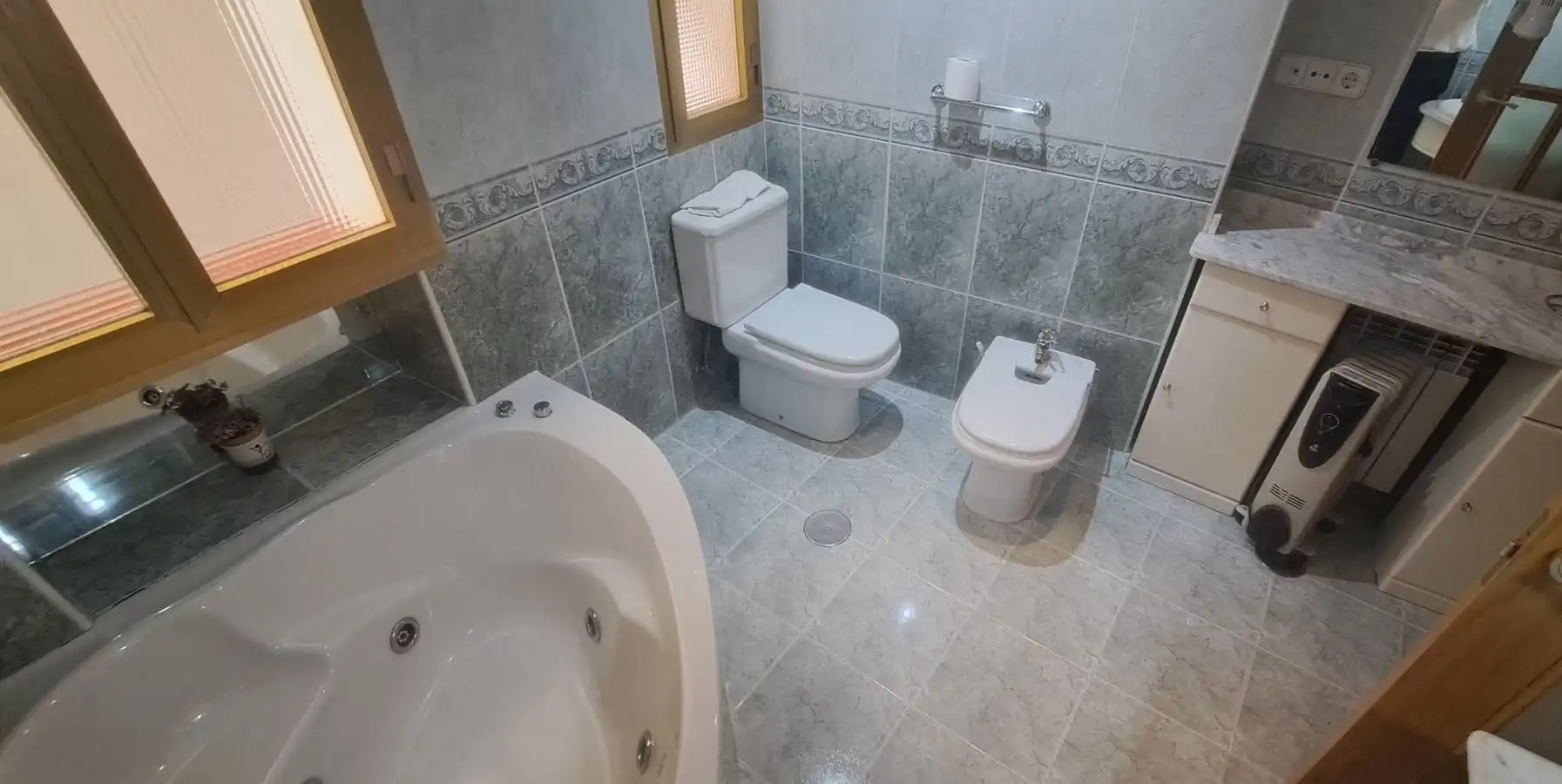 Bathroom of Flat for rent in Madrid  with Heating and Furnished