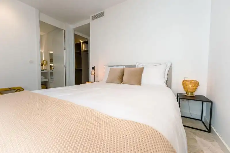 Dormitori de Casa o xalet de lloguer en Estepona amb Aire condicionat, Jardí privat i Terrassa