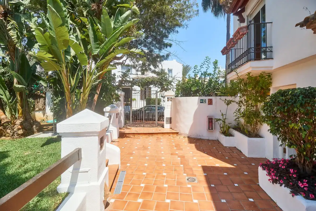 Vista exterior de Casa adosada en venta en Marbella con Aire acondicionado, Jardín privado y Terraza