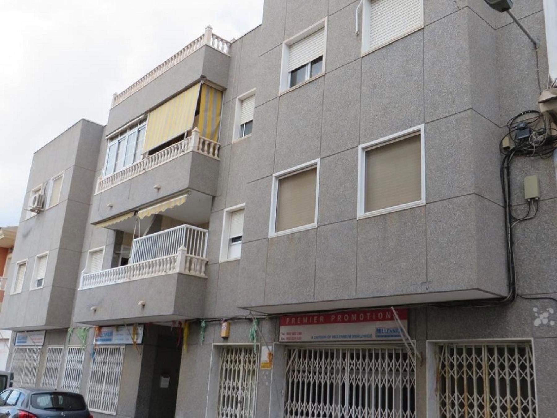 Vista exterior de Pis en venda en San Miguel de Salinas amb Alarma