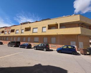 Vista exterior de Edifici en venda en Villena