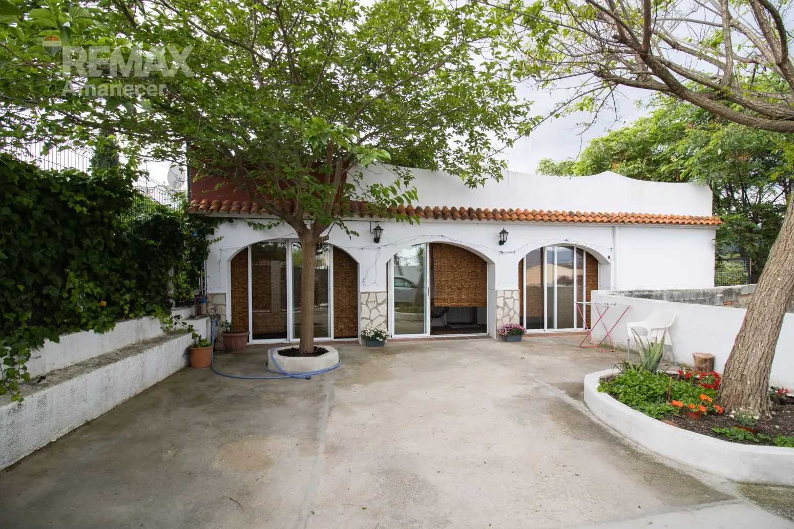 Vista exterior de Casa o xalet en venda en Orba amb Jardí privat, Terrassa i Traster