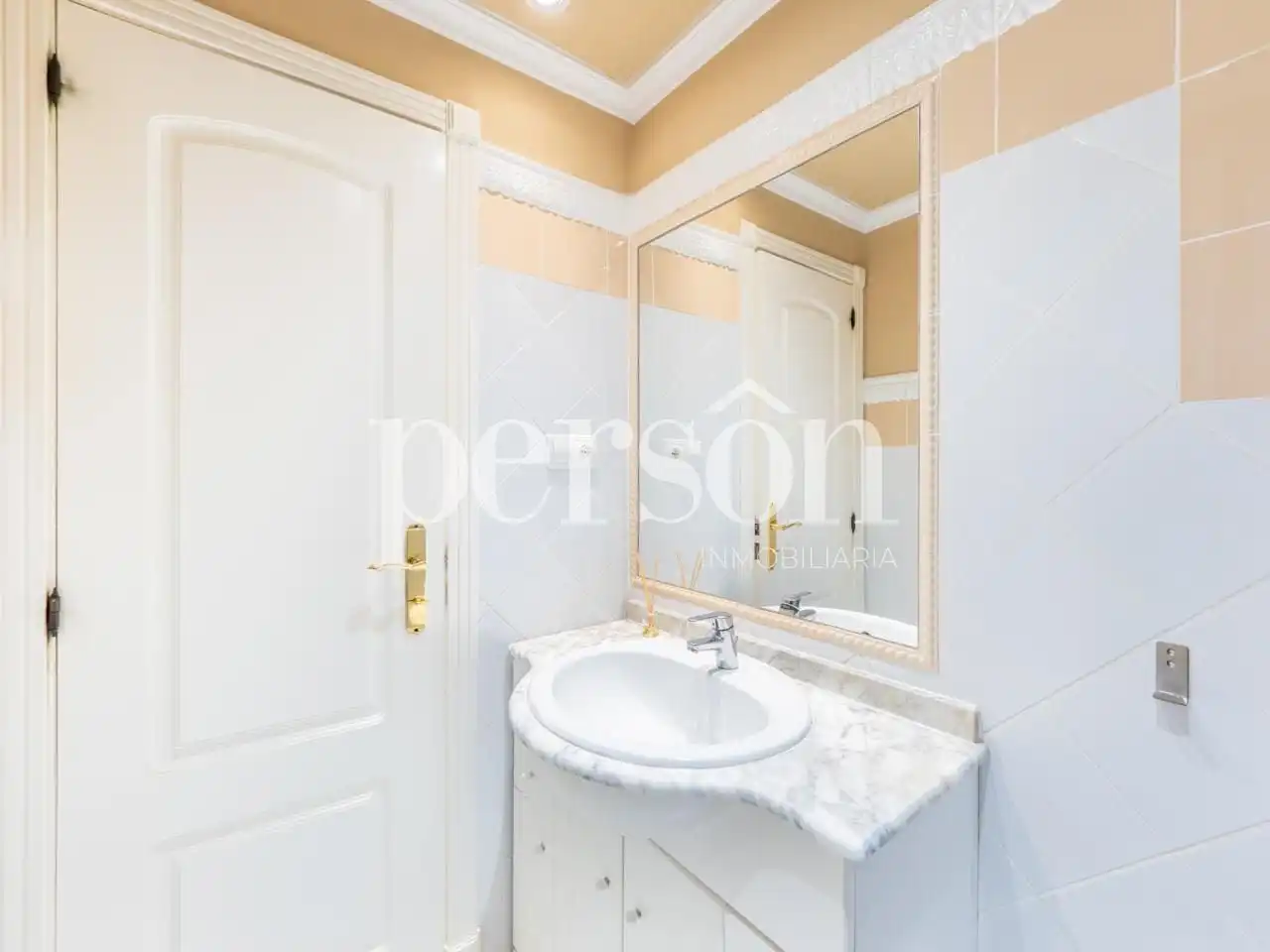 Bathroom of Flat for rent in Ciutat Vella 