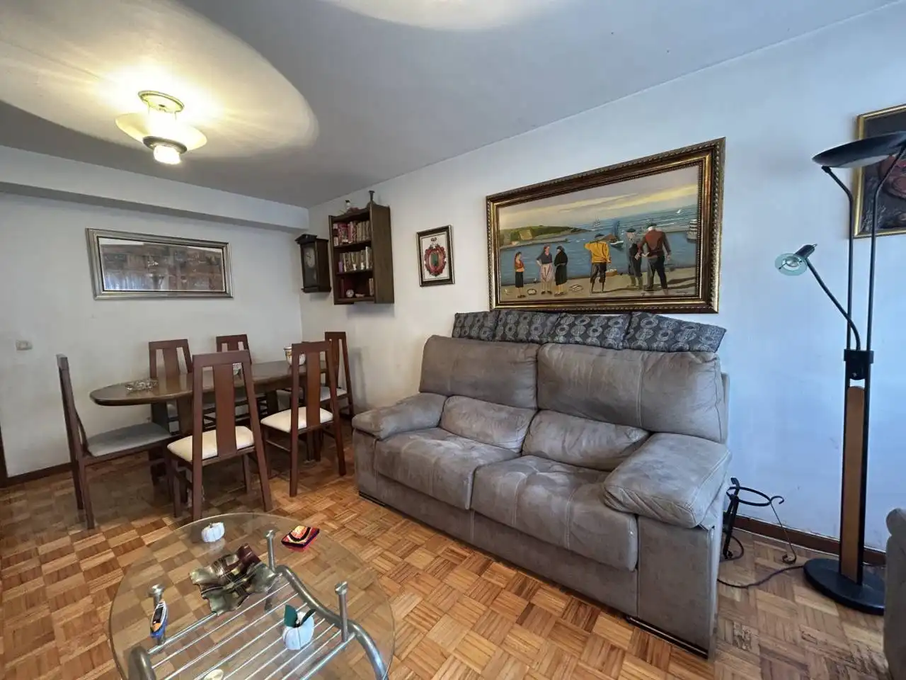 Wohnzimmer von Wohnung zum Verkauf in Oviedo  mit Heizung, Parkett und Abstellraum