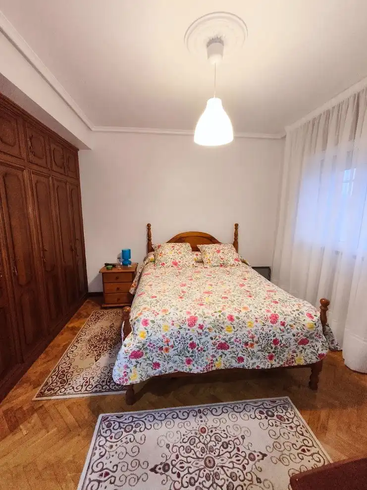 Dormitori de Casa o xalet de lloguer en A Coruña Capital  amb Calefacció, Jardí privat i Terrassa