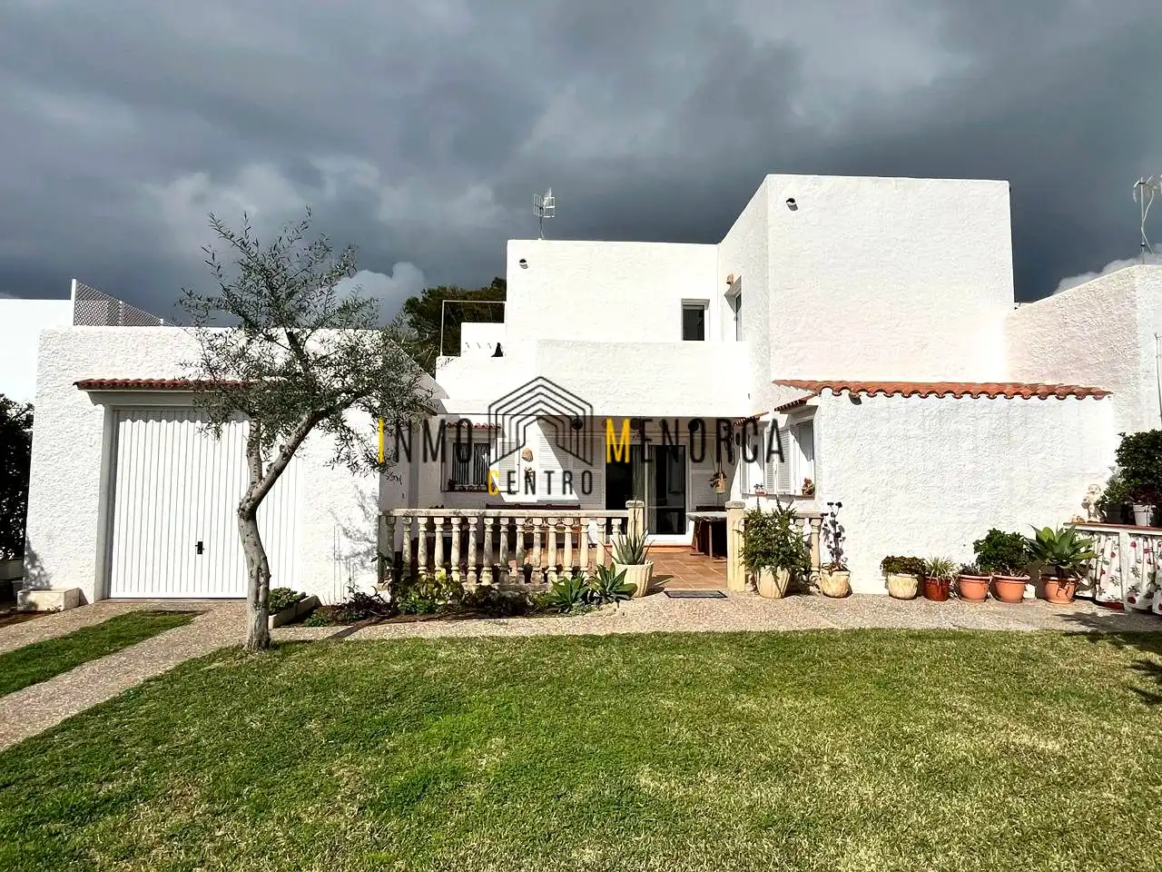 Vista exterior de Casa adosada en venda en Ciutadella de Menorca amb Jardí privat i Terrassa