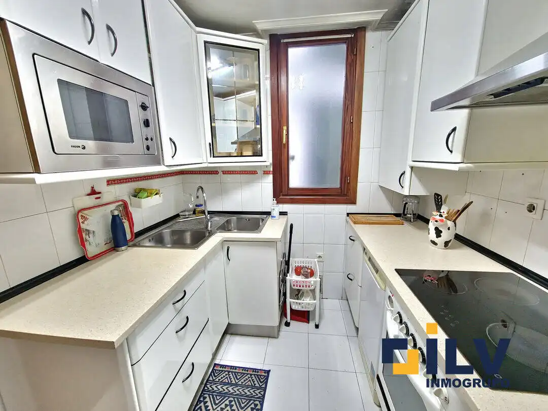Cocina de Piso en venta en Santurtzi  con Calefacción, Trastero y Alarma