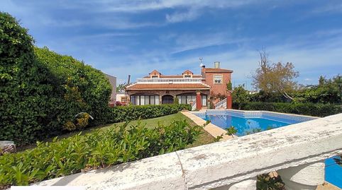 Extraordinario chalet en San Roque con posibilidad de permuta por vivienda en Linares.