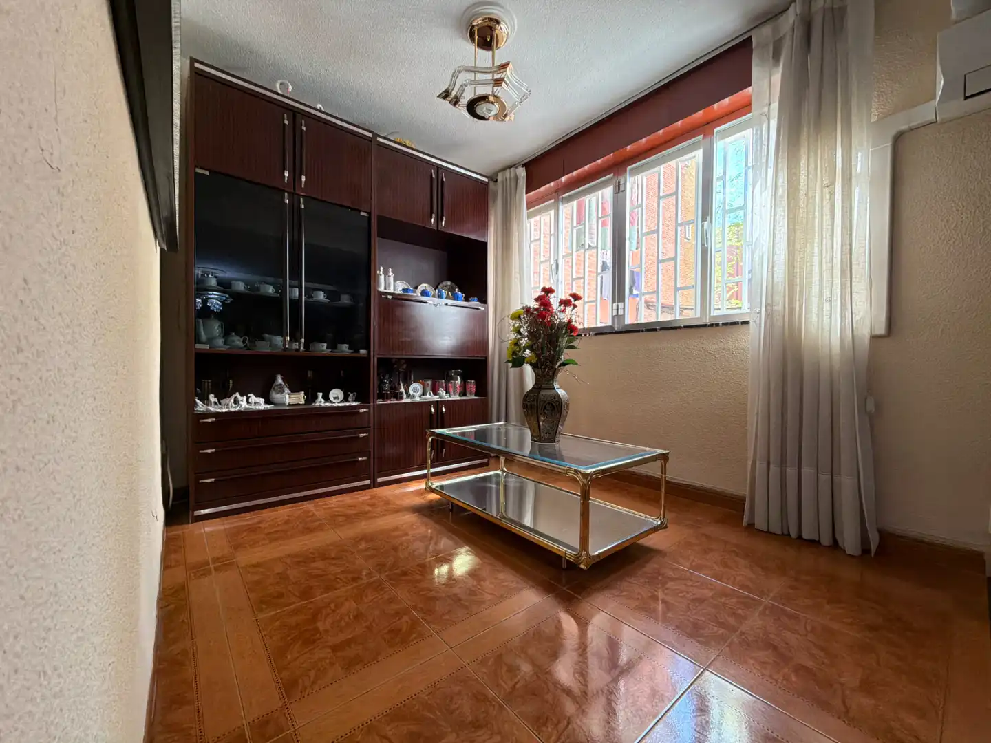 Living room of Flat for sale in Madrid  with Air Conditioner, Heating and Furnished