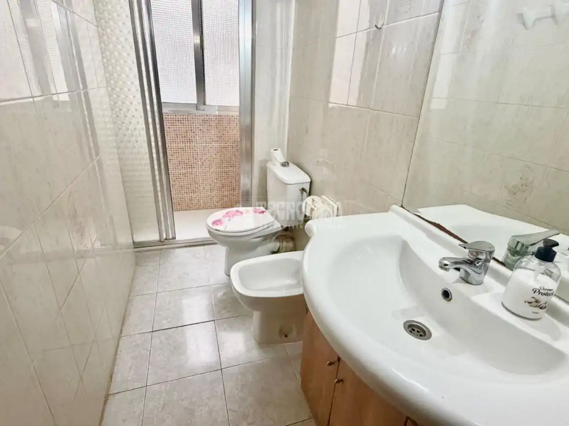 Bathroom of Flat for sale in Valencia  with Air Conditioner and Balcony