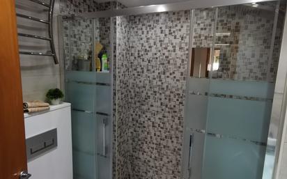 Bathroom of Flat for sale in Cornellà de Llobregat  with Parquet flooring, Furnished and Balcony