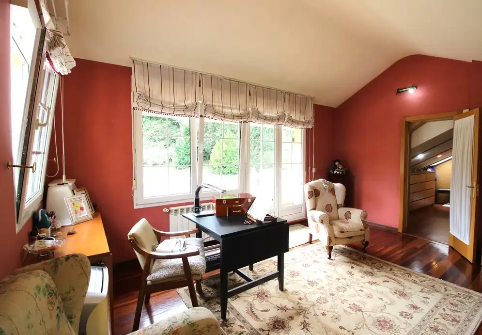 Sala de estar de Casa o chalet en venta en Parres con Piscina y Amueblado