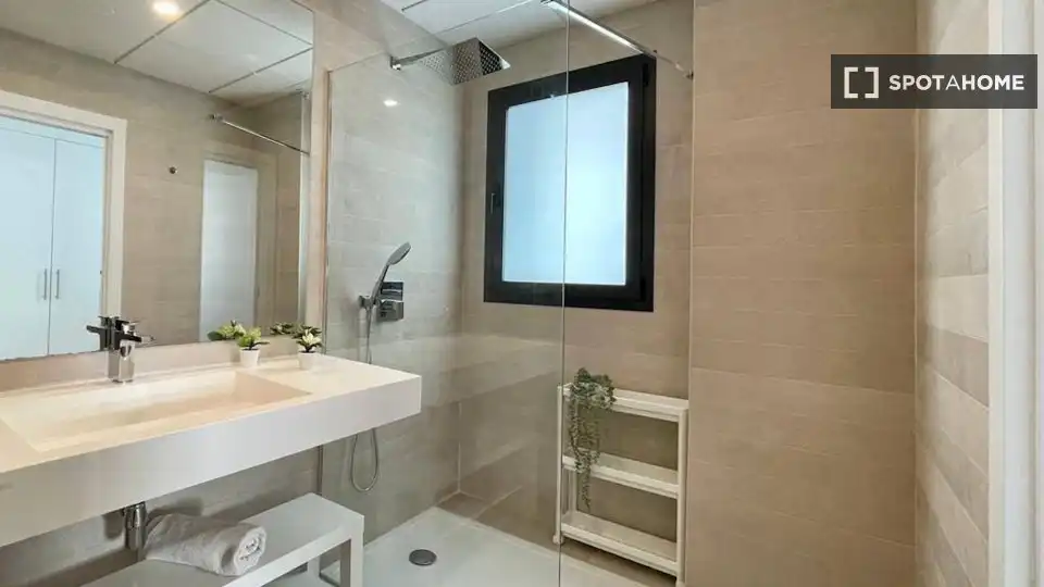 Bany de Apartament per a compartir en Torremolinos amb Aire condicionat, Terrassa i Moblat