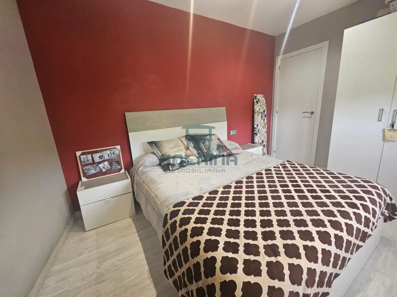 Schlafzimmer von Einfamilien-Reihenhaus zum Verkauf in Coles mit Heizung, Privatgarten und Möbliert