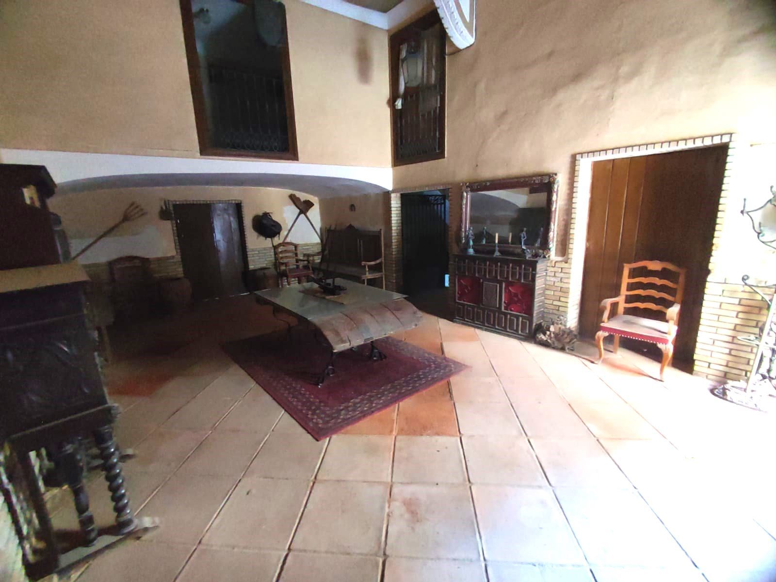Building for sale in Monzón