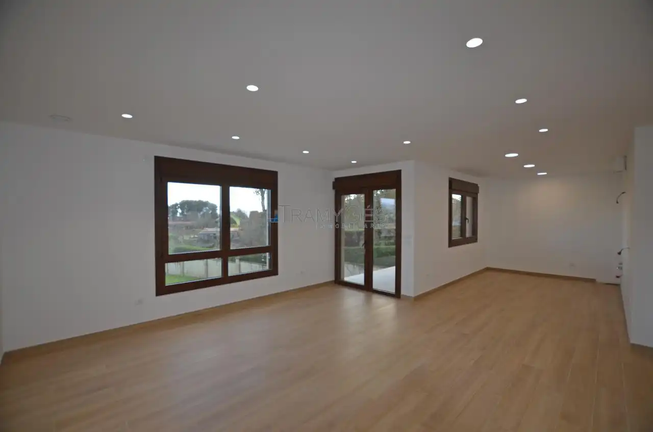 Sala d'estar de Casa o xalet en venda en Tomiño amb Calefacció, Jardí privat i Terrassa