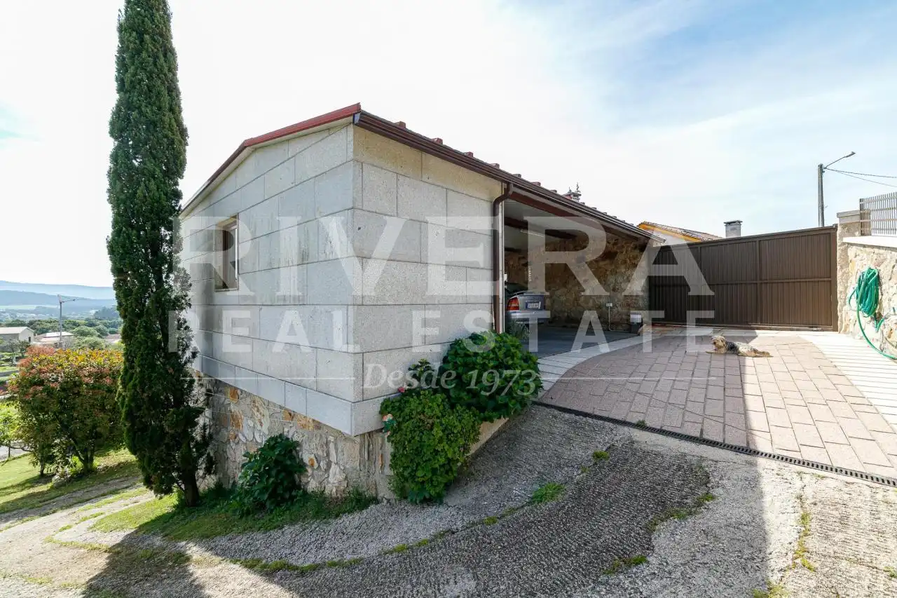Vista exterior de Casa o chalet en venta en O Rosal   con Calefacción, Jardín privado y Terraza