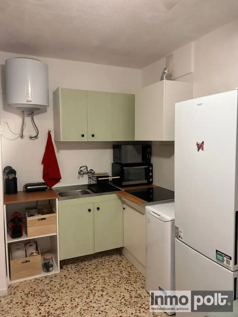 Cuina de Apartament de lloguer en Torrevieja amb Jardí privat, Moblat i Forn