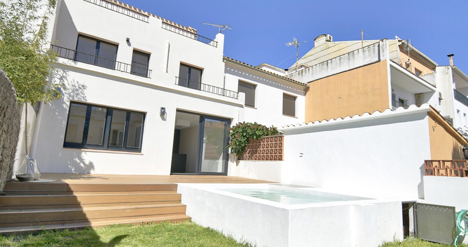 Vista exterior de Casa o xalet en venda en Palamós amb Calefacció, Terrassa i Piscina