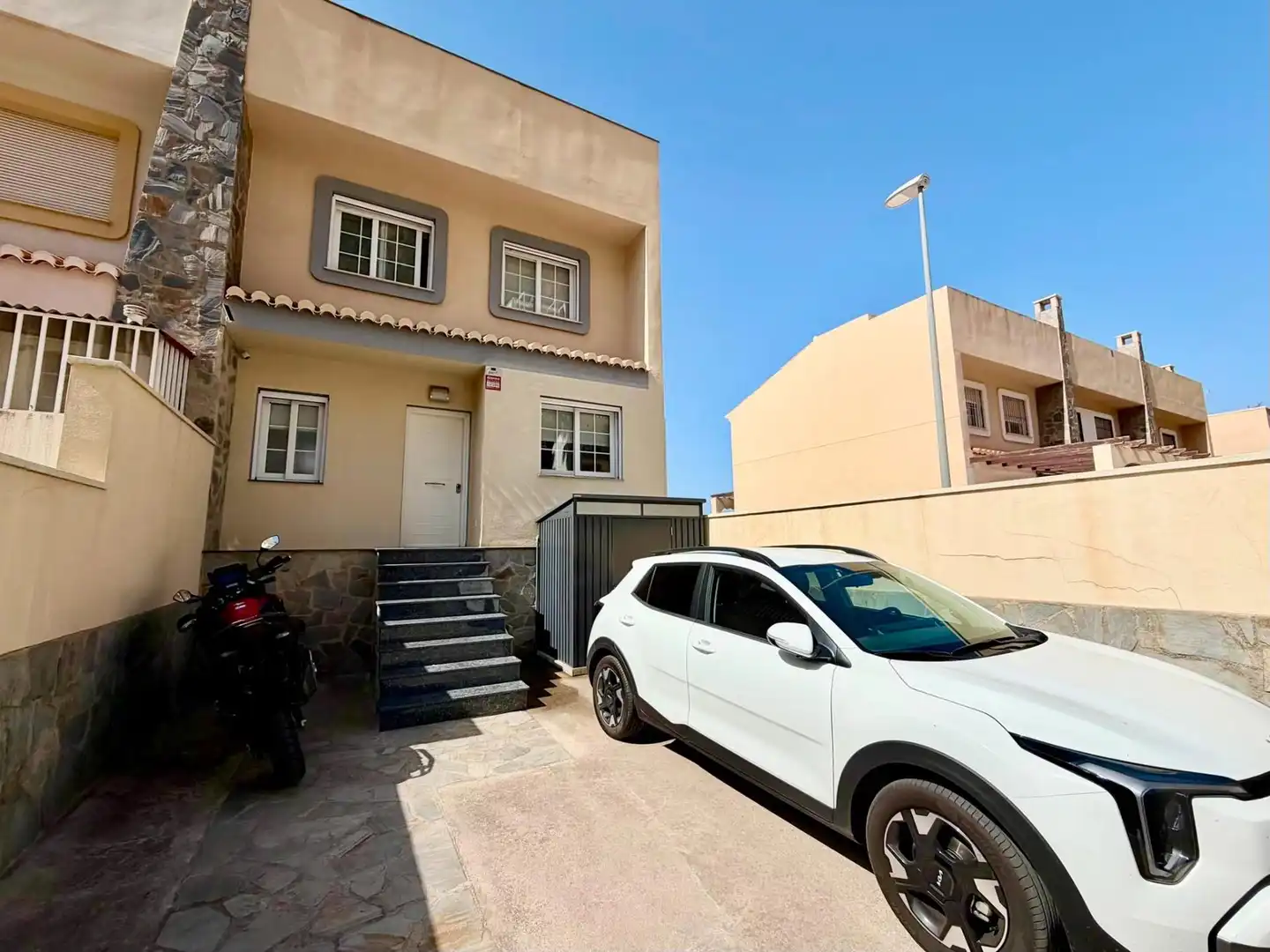 Vista exterior de Casa adosada de alquiler en Roquetas de Mar con Aire acondicionado, Calefacción y Terraza