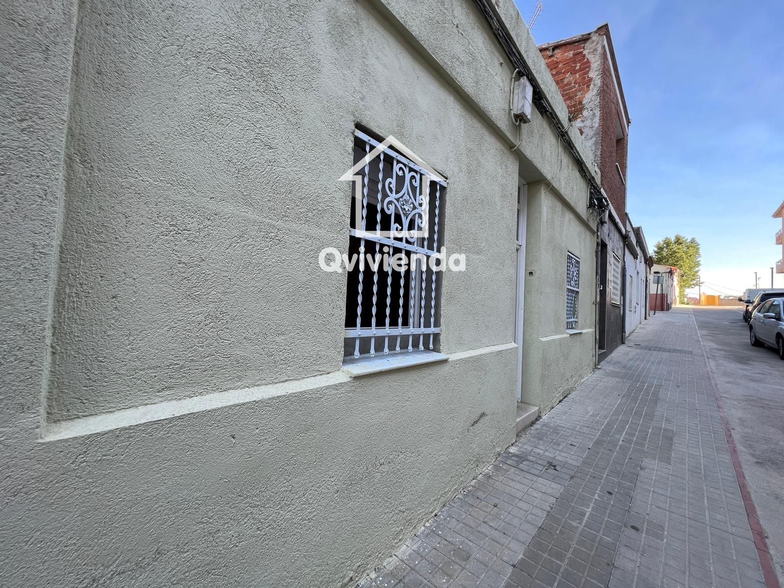 Vista exterior de Casa adosada en venda en Sabadell