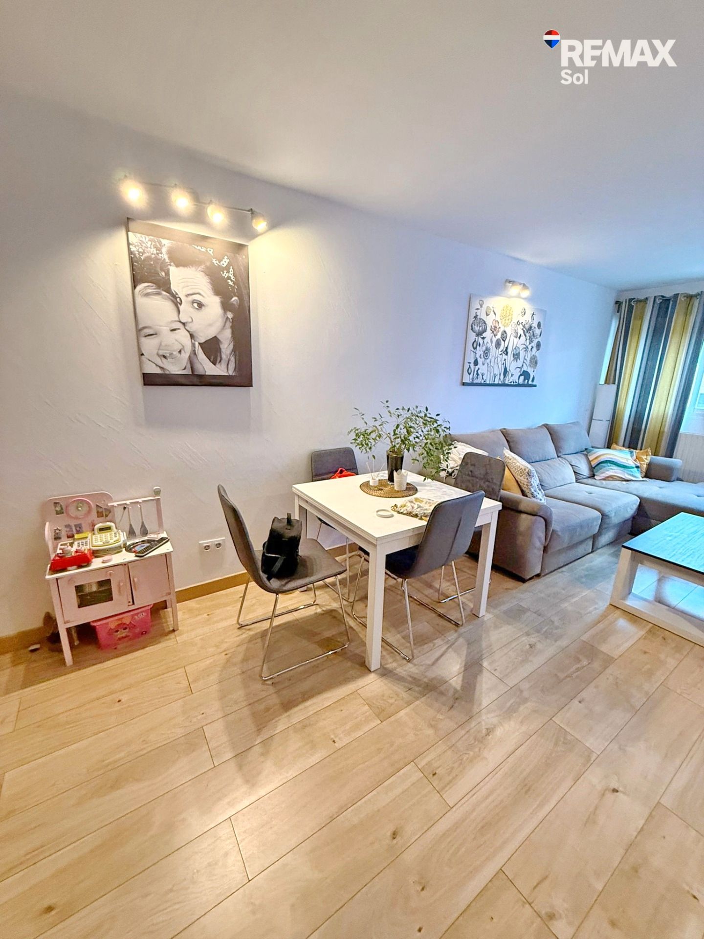 Sala d'estar de Pis en venda en  Madrid Capital