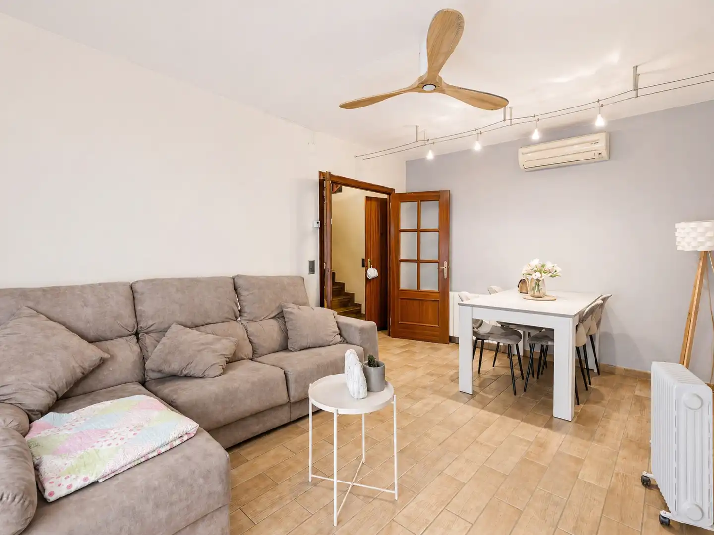 Living room of Detached homes for sale in El Vendrell  with Air Conditioner, Heating and Terrace
