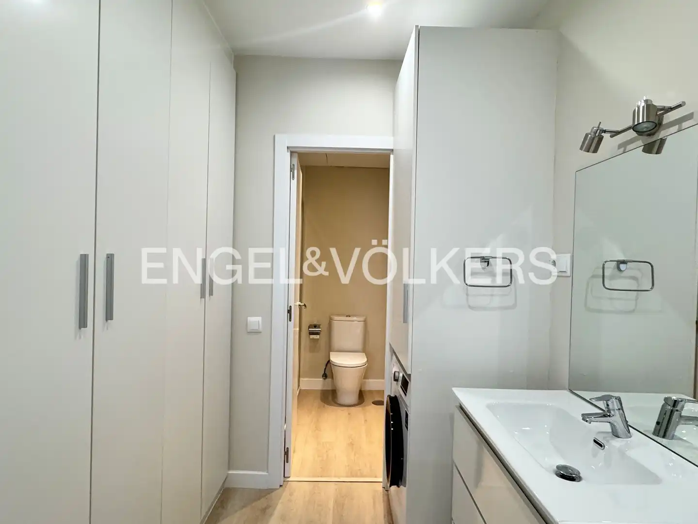 Bathroom of Flat for rent in Madrid  with Air Conditioner, Heating and Terrace