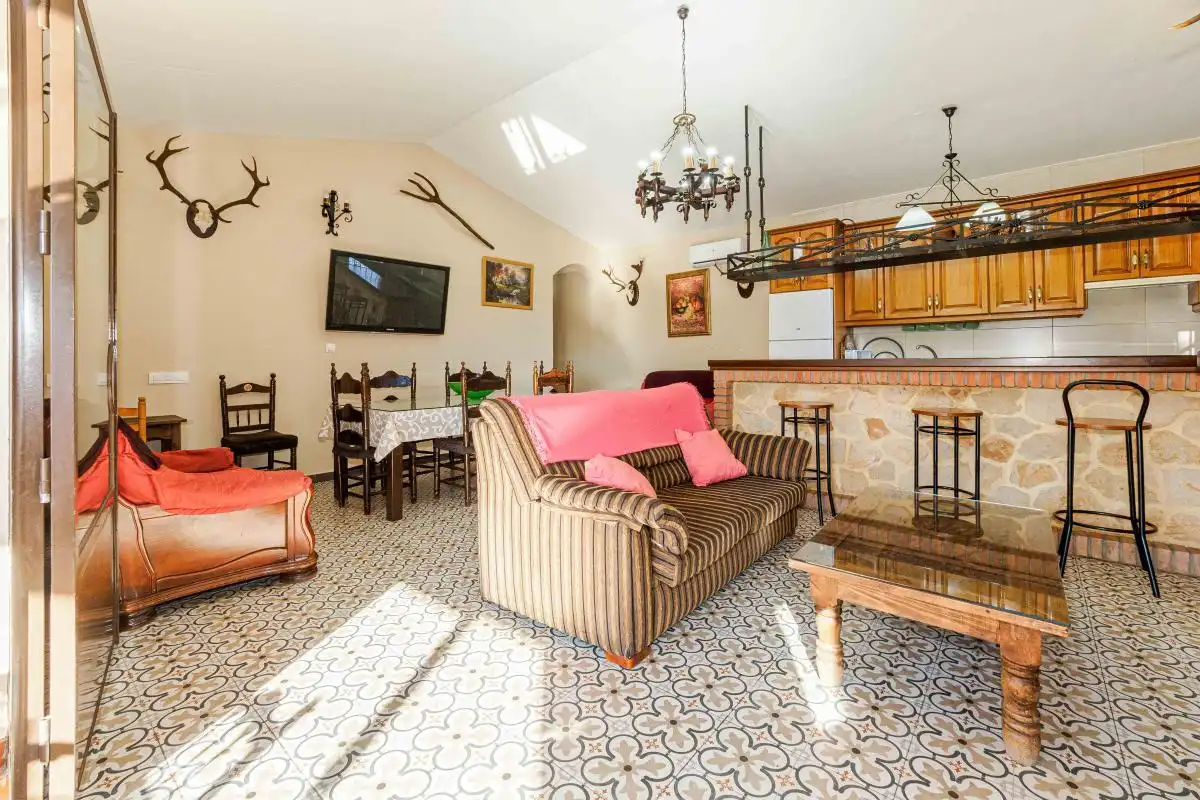 Sala de estar de Finca rústica en venta en Aracena con Aire acondicionado, Calefacción y Jardín privado