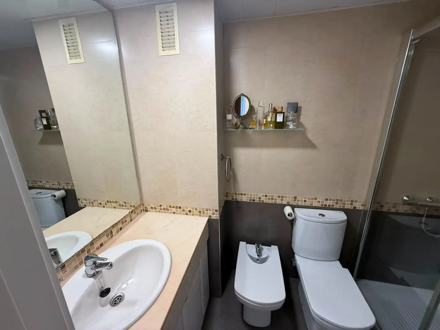 Baño de Piso en venta en Cornellà de Llobregat con Aire acondicionado, Calefacción y Parquet