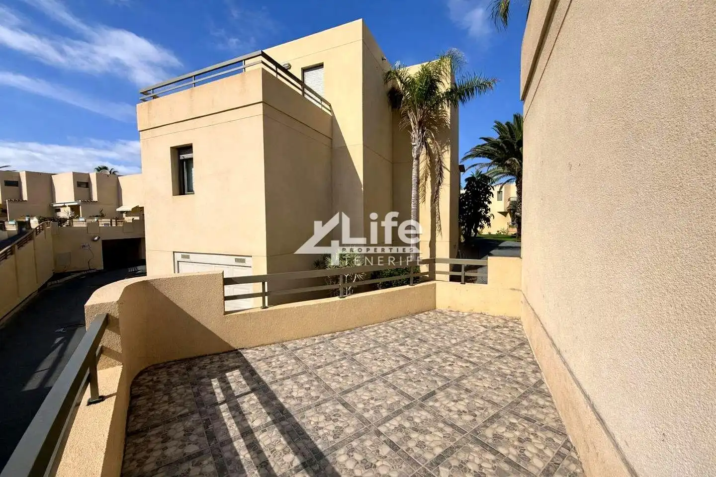 Vista exterior de Casa o chalet en venta en Granadilla de Abona con Aire acondicionado, Jardín privado y Terraza