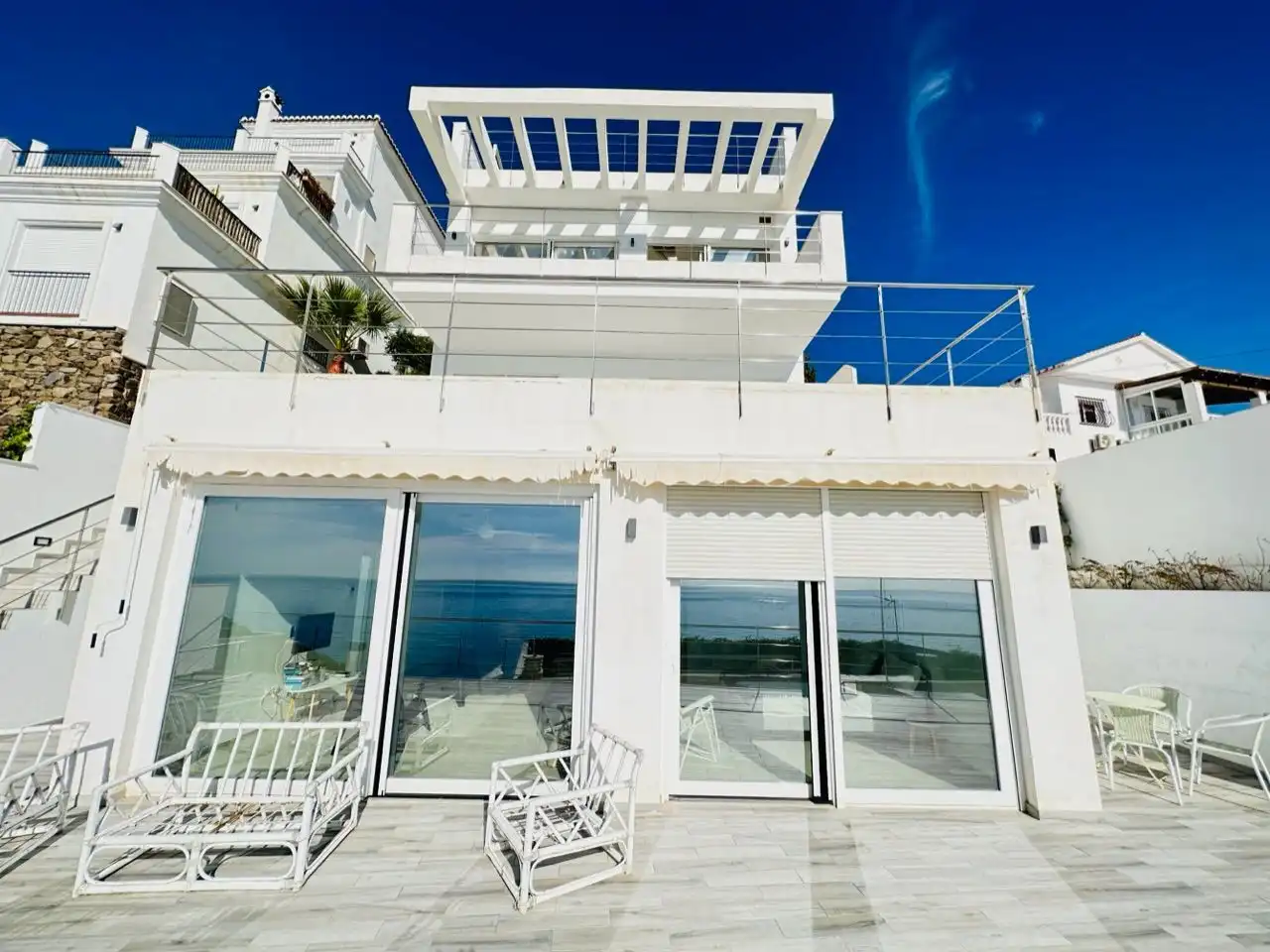 Vista exterior de Casa o xalet en venda en Nerja amb Aire condicionat, Jardí privat i Traster