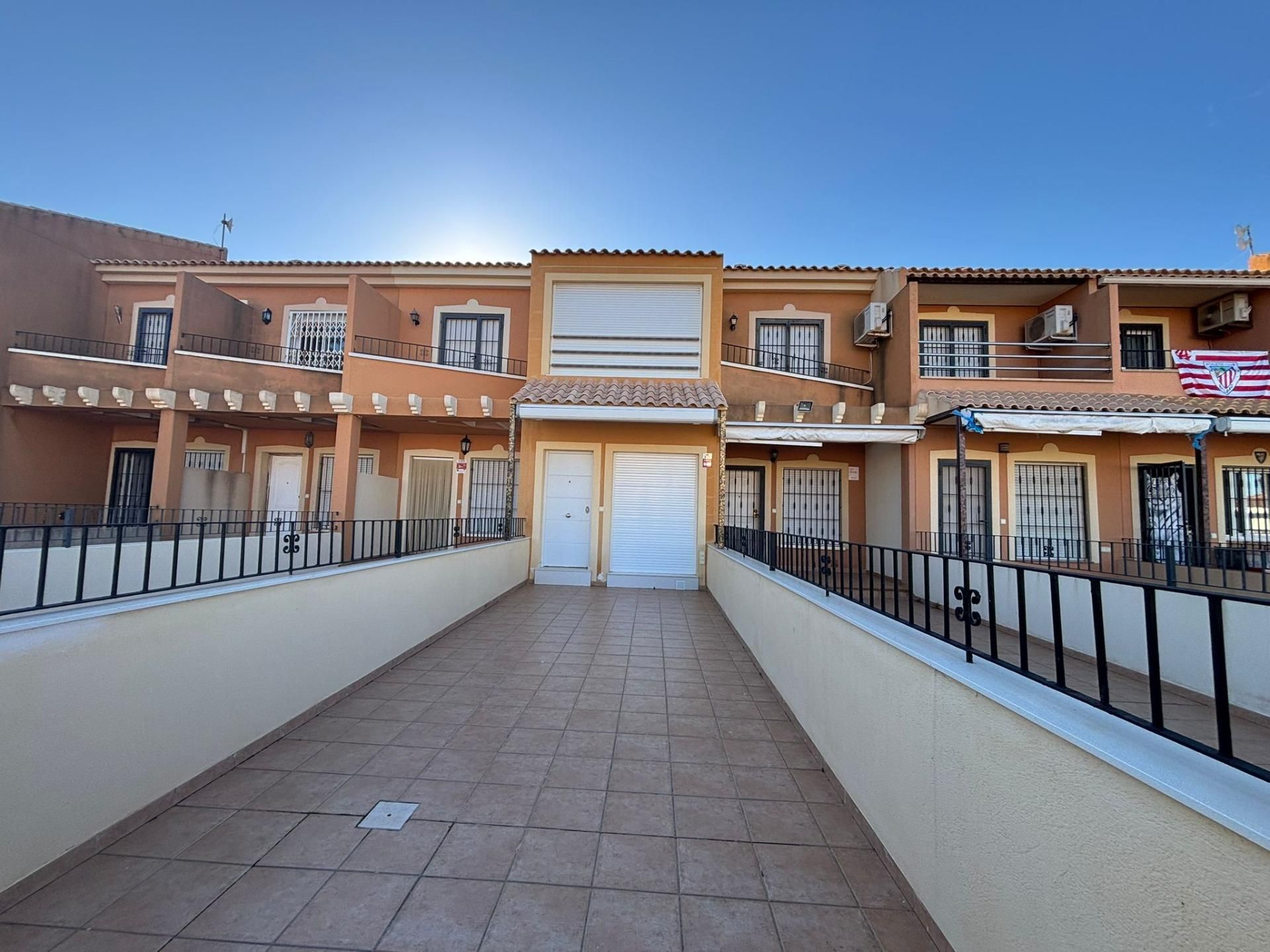 Vista exterior de Casa o xalet de lloguer en Cartagena